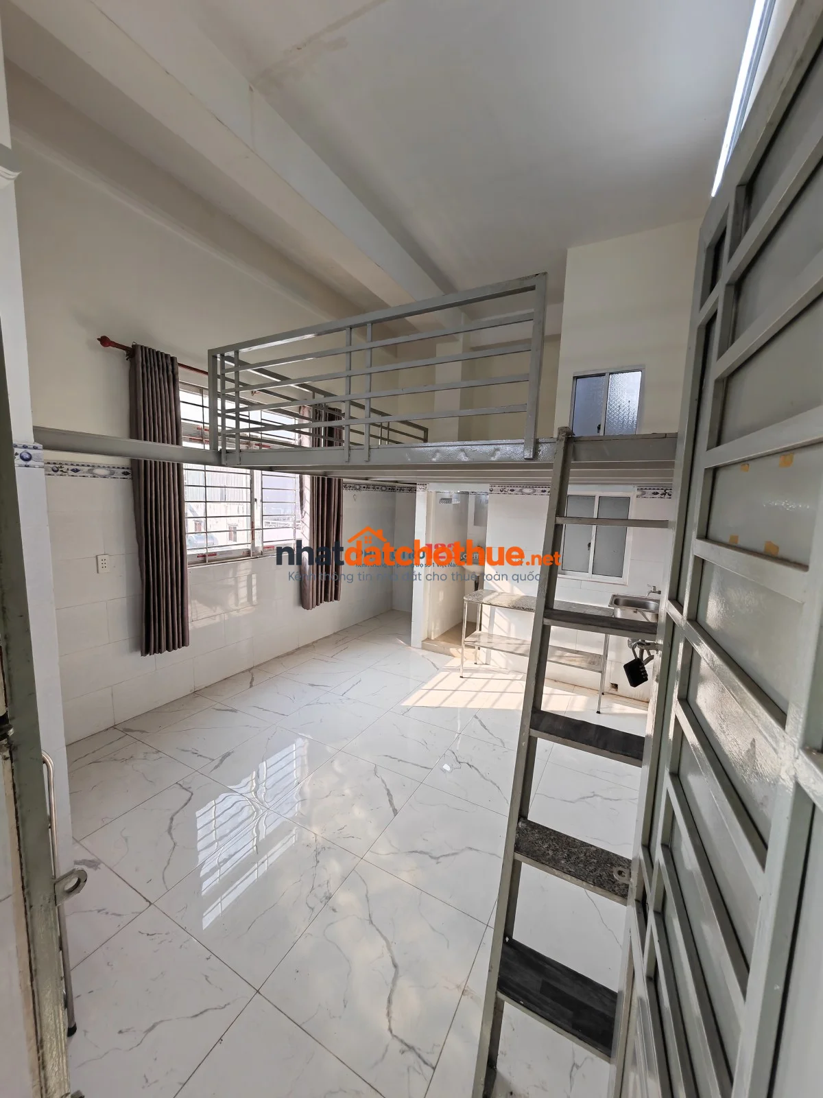 Phòng trọ Giá sinh viên Gác cao 1M9 30M2 ngay Trường Chinh 1