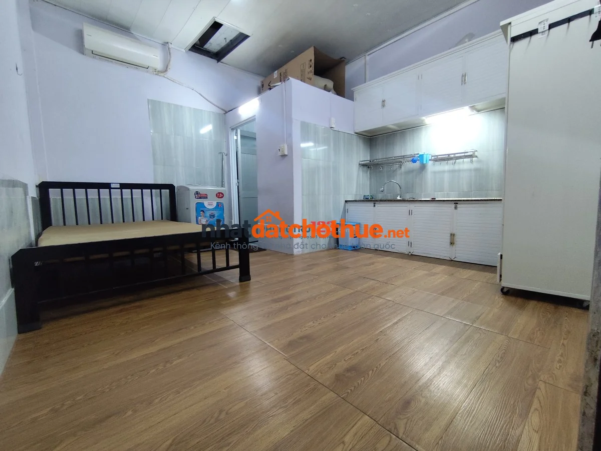 Phòng tối đa 2 người 2 xe. 4,5tr. Ko chung chủ 1