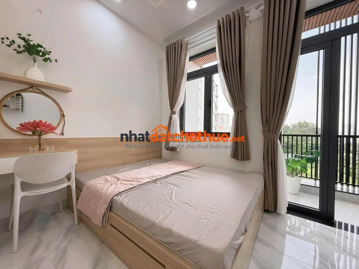PHÒNG BAN CÔNG MỚI XÂY ĐƯỜNG HÒA BÌNH GIAO TÔ HIỆU FULL TIỆN NGHI