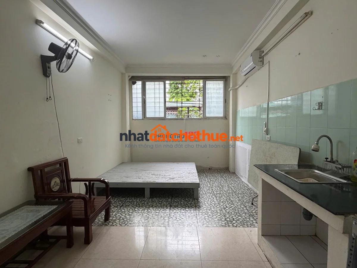 Phòng trọ khép kín 25 m2 trong ngõ 210 Hoàng Quốc Việt