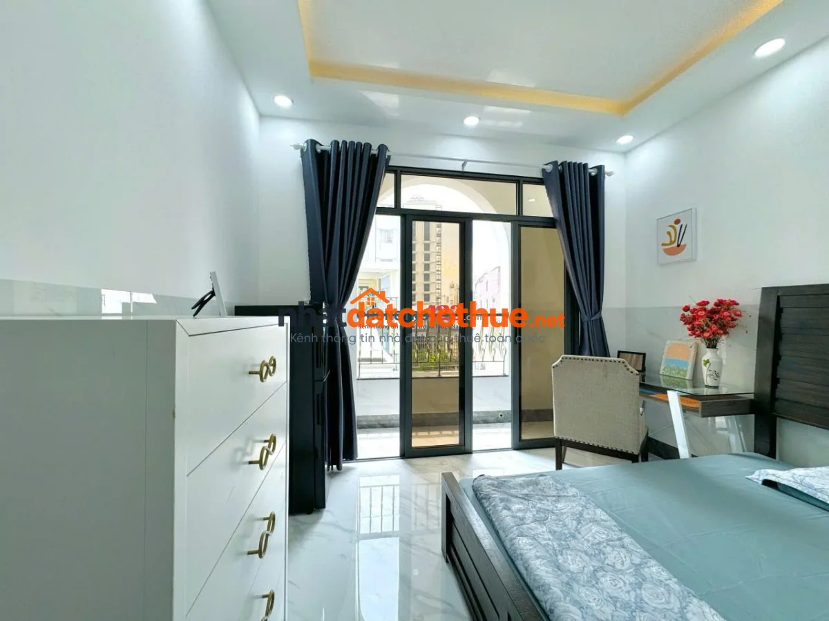 CHO THUÊ PHÒNG TRỌ SINH VIÊN GẦN UEH – NAM KỲ KHỞI NGHĨA Q3 – STUDIO BAN CÔNG, NHÀ MỚI CÓ THANG MÁY