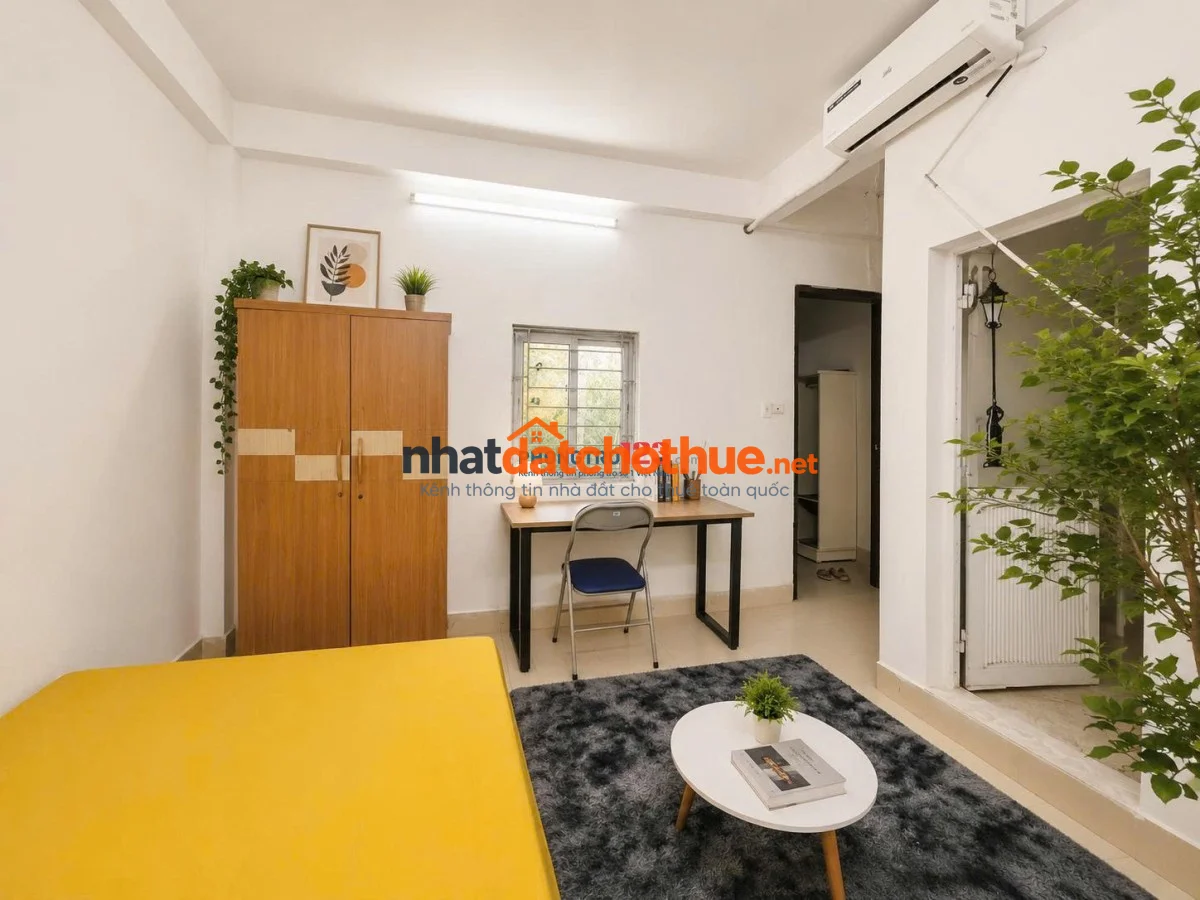 Nhà 11A ngõ 35 Trần Thái Tông trống Phòng 303 khép kín giá 3,6 triệu ở 15/9