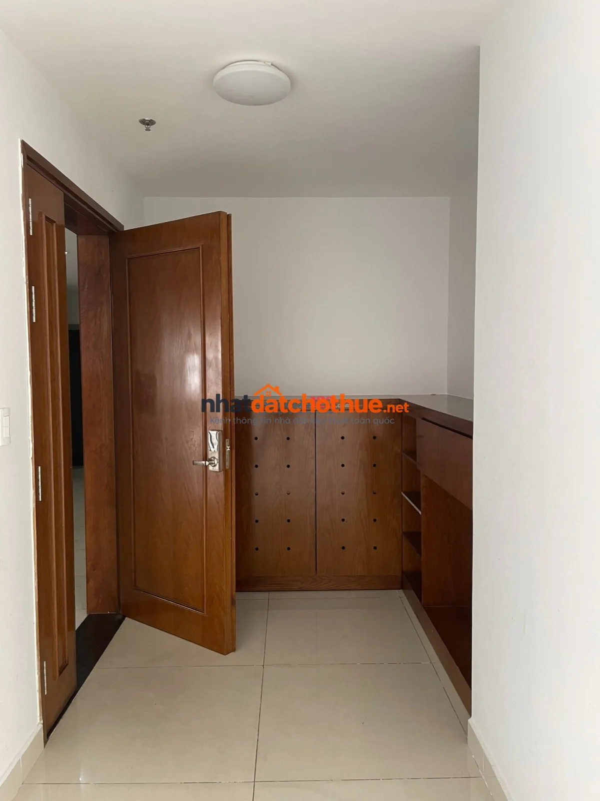 Penhouse Central Plaza-Phạm văn Hai 3p ngủ, 4wc, giá 19tr/tháng.