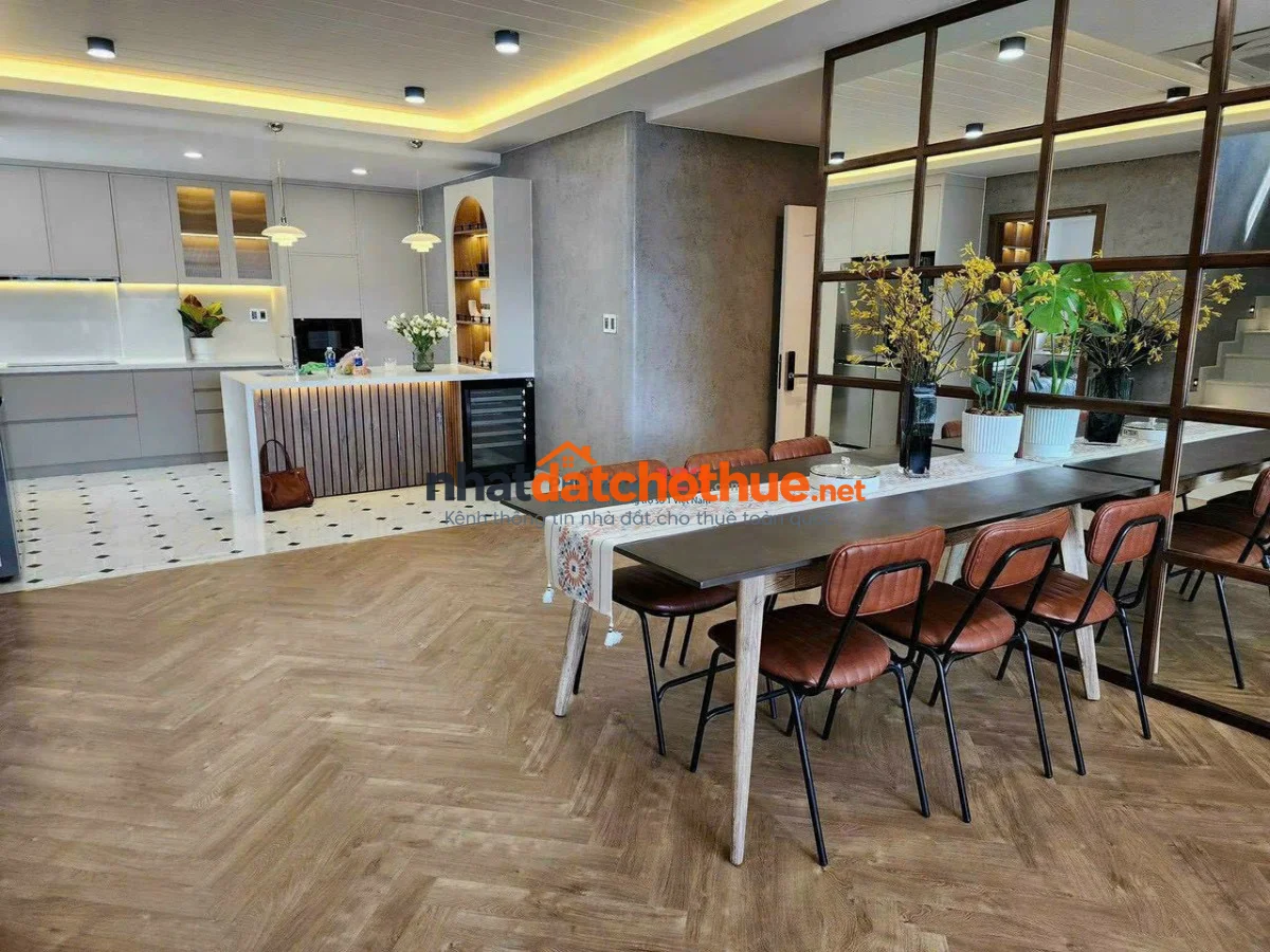 Penthouse Satra Eximland -200m2 nội thất cao cấp 4PN, 3WC Giá thuê 49 Tr/th 1