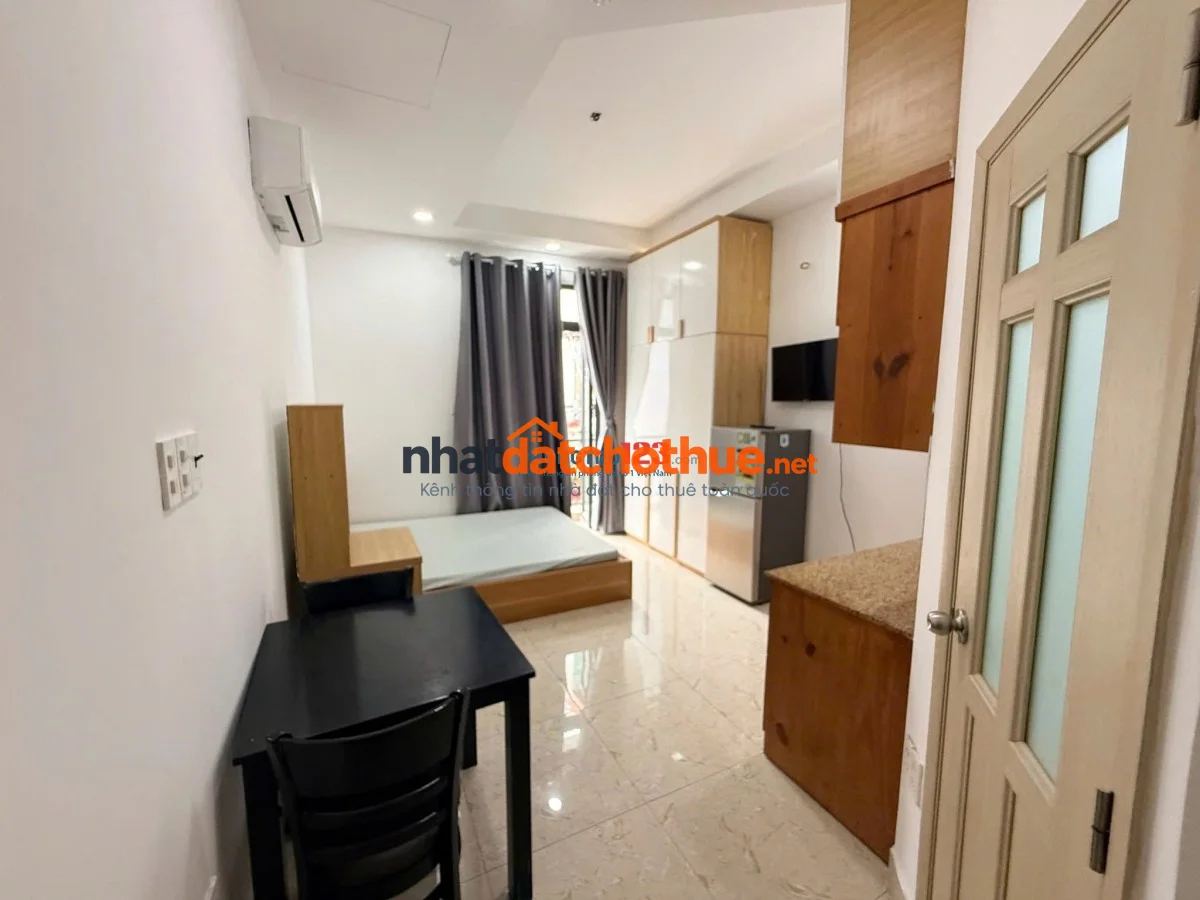 Cho thuê căn hộ ban công lớn, thang máy, full NT – Lê Văn Duyệt, Bình Thạnh sát Chợ Bà Chiểu & Q1