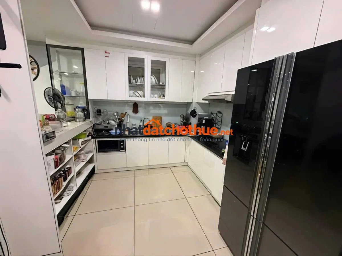Chung cư Hoa Sen, đầy đủ nội thất 110m2, 3PN, Giá thuê 14,5