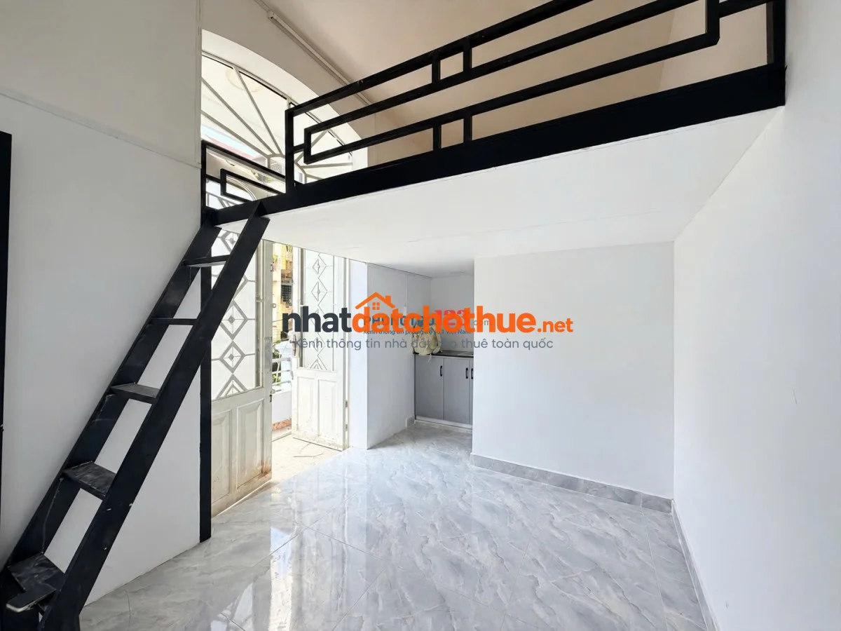 PHÒNG CÓ GÁC CAO - MỚI 100%, CỬA SỔ THOÁNG NGAY TRẦN NÃO