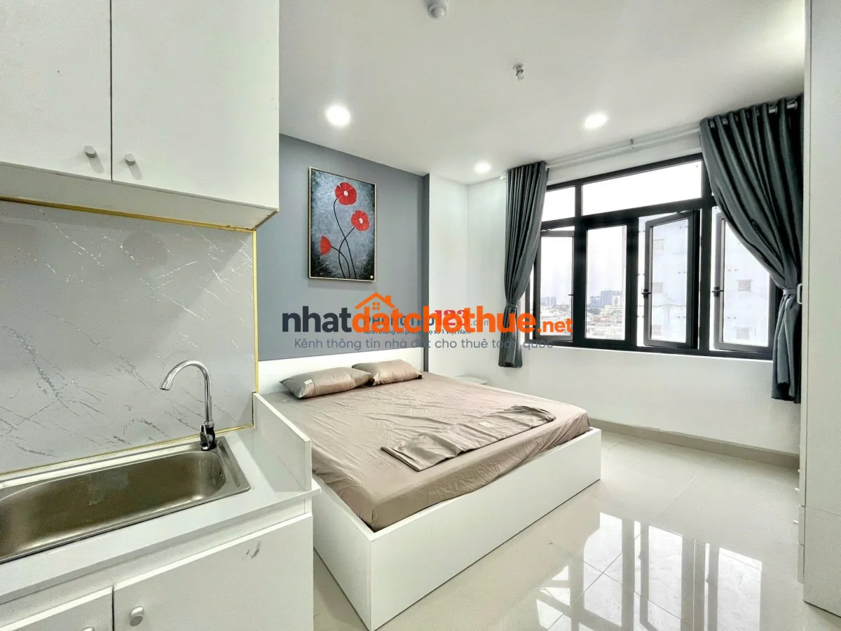 PHÒNG CÓ CỬA SỔ KÍNH LỚN THOÁNG MÁT FULL NỘI THẤT ĐƯỜNG LÊ VĂN SỸ QUẬN PHÚ NHUẬN, SÁT QUẬN 3, QUẬN 1