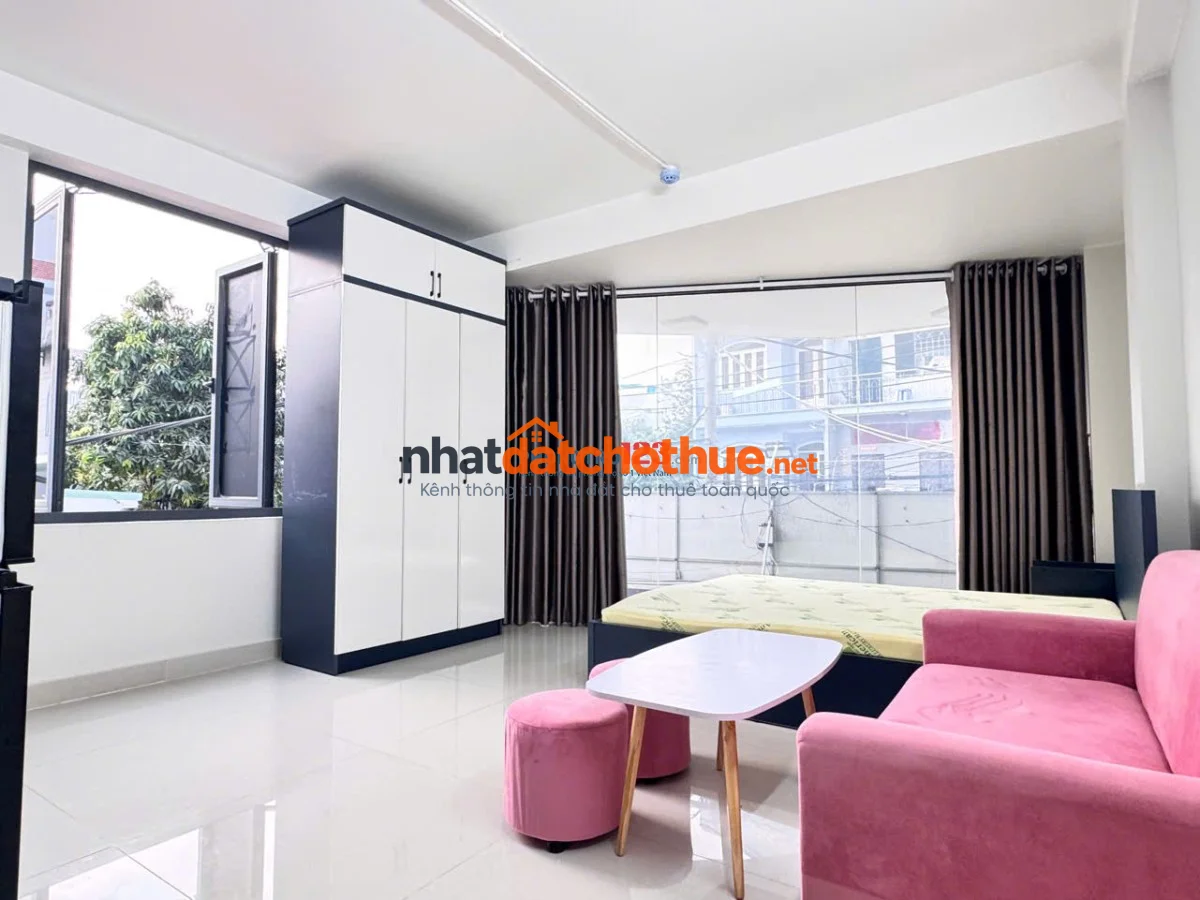 Cho thuê phòng mặt tiền, rộng, cửa sổ trời, full nội thất – Ngô Đức Kế, Bình Thạnh gần chợ Bà Chiểu 1