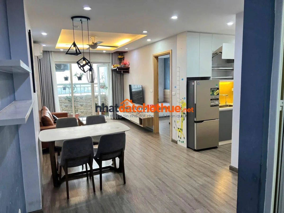 Oriental Plaza-Âu Cơ, sẵn nội thất 2PN Giá thuê 12 t/th, 78m2 ban công