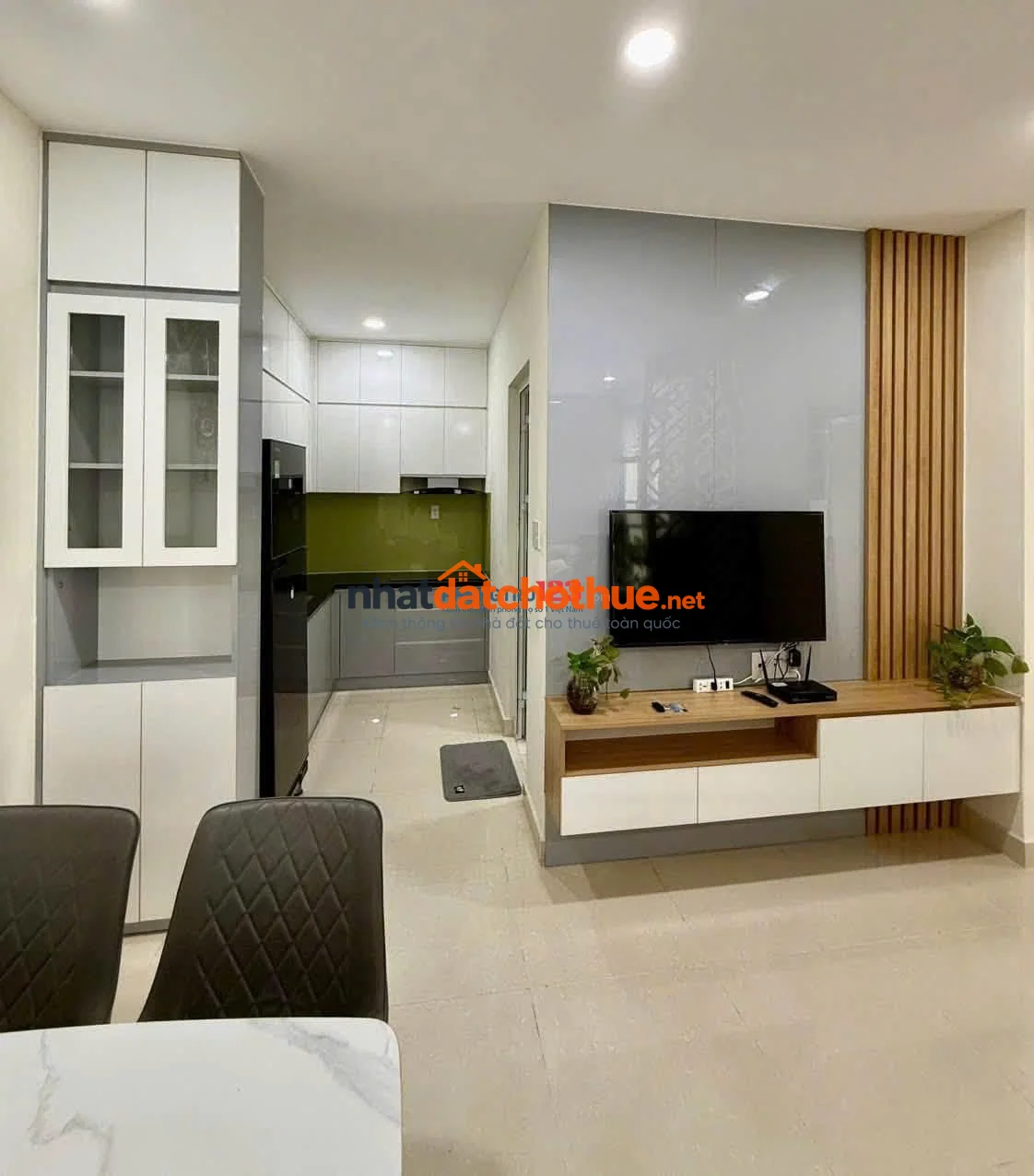 Chung cư Phúc Yên-sẵn nội thất, 86m2, 2PN giá thuê 8 tr/th