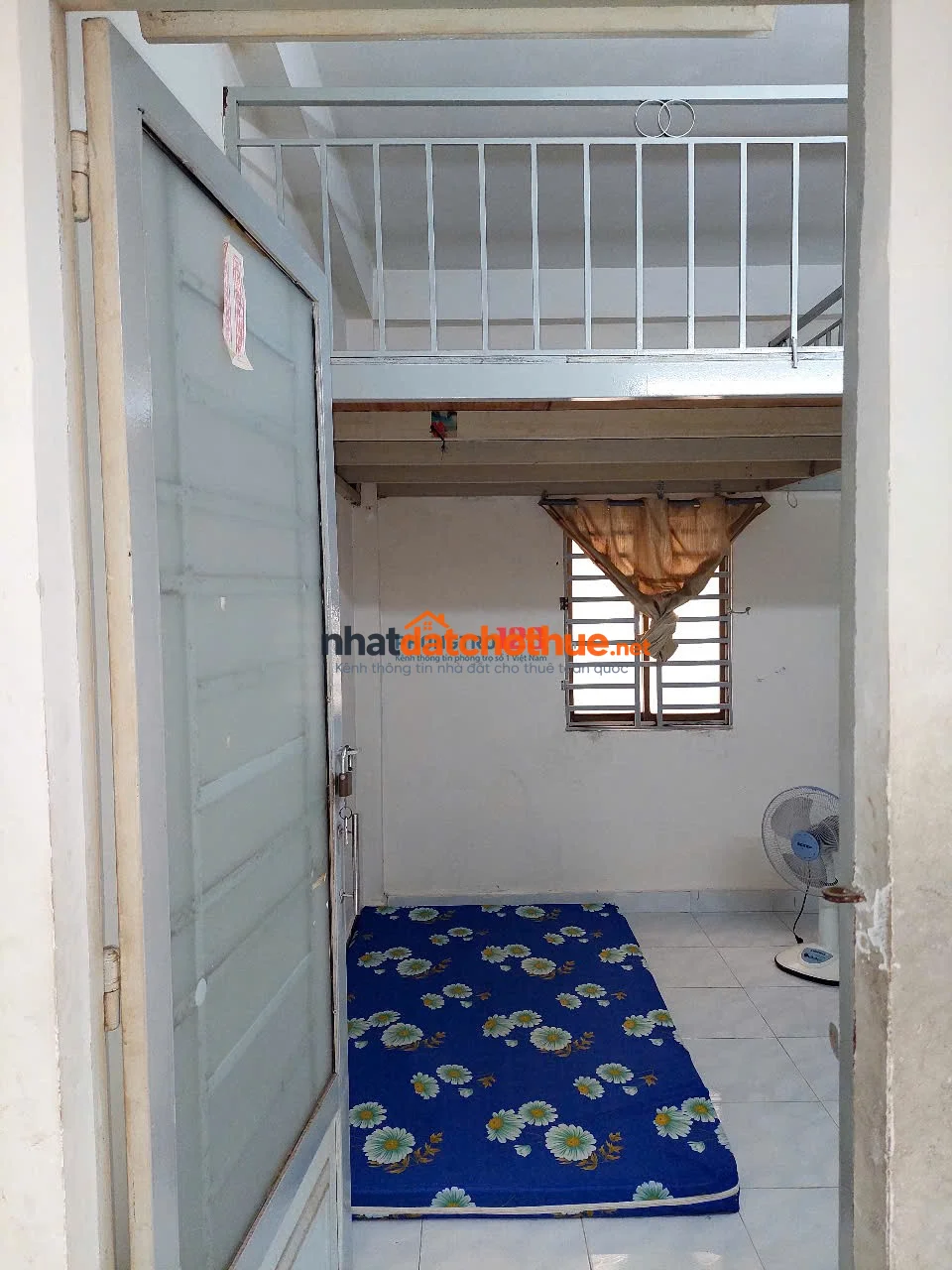 Phòng cho thuê thoáng mát an ninh tốt yên tĩnh, tiện nghi: tủ lạnh, nệm, quạt...
