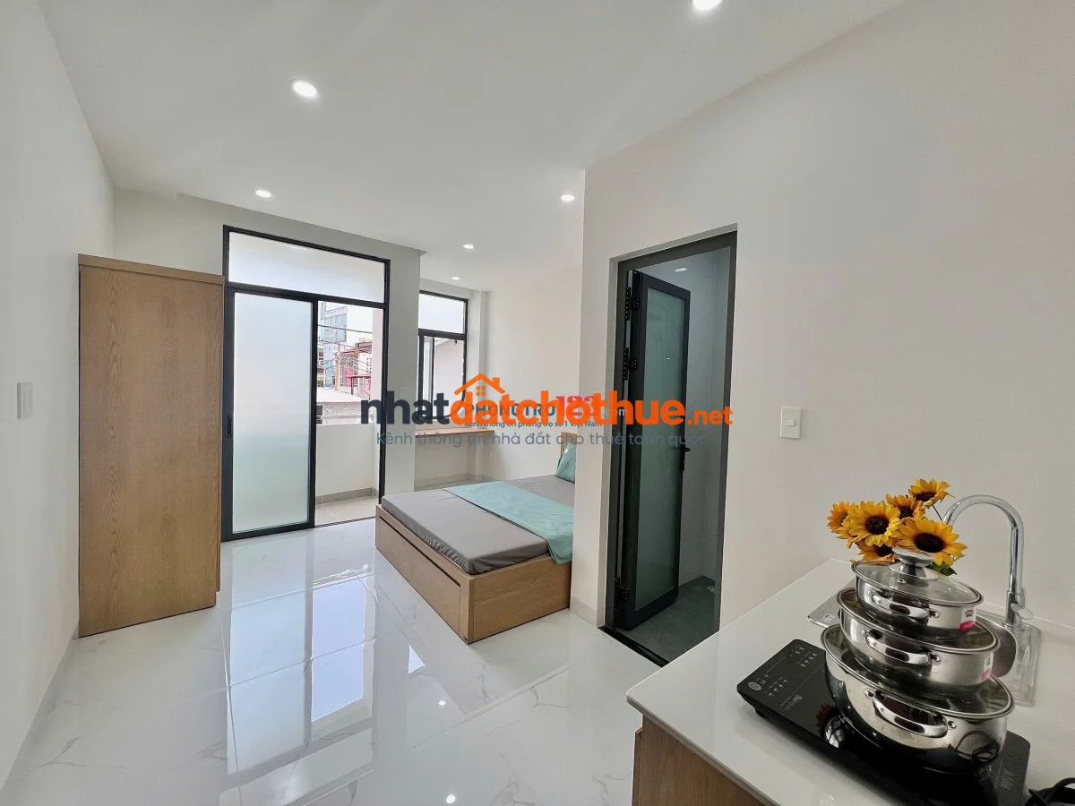 NGAY CHỢ HOÀNG HOA THÁM, BẢY HIỀN - STUDIO BAN CÔNG FULL NỘI THẤT NEW 1
