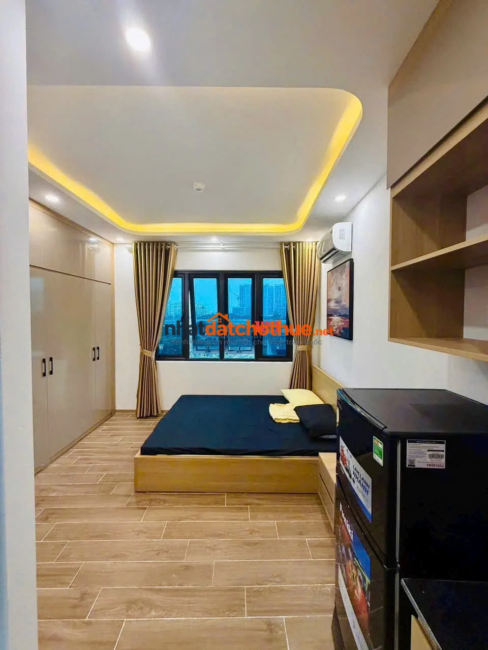 Full nội thất: giường, tủ, nóng lạnh, điều hoà, bàn trang điểm, tủ bếp, tủ lạnh, bếp từ, chăn ga gối