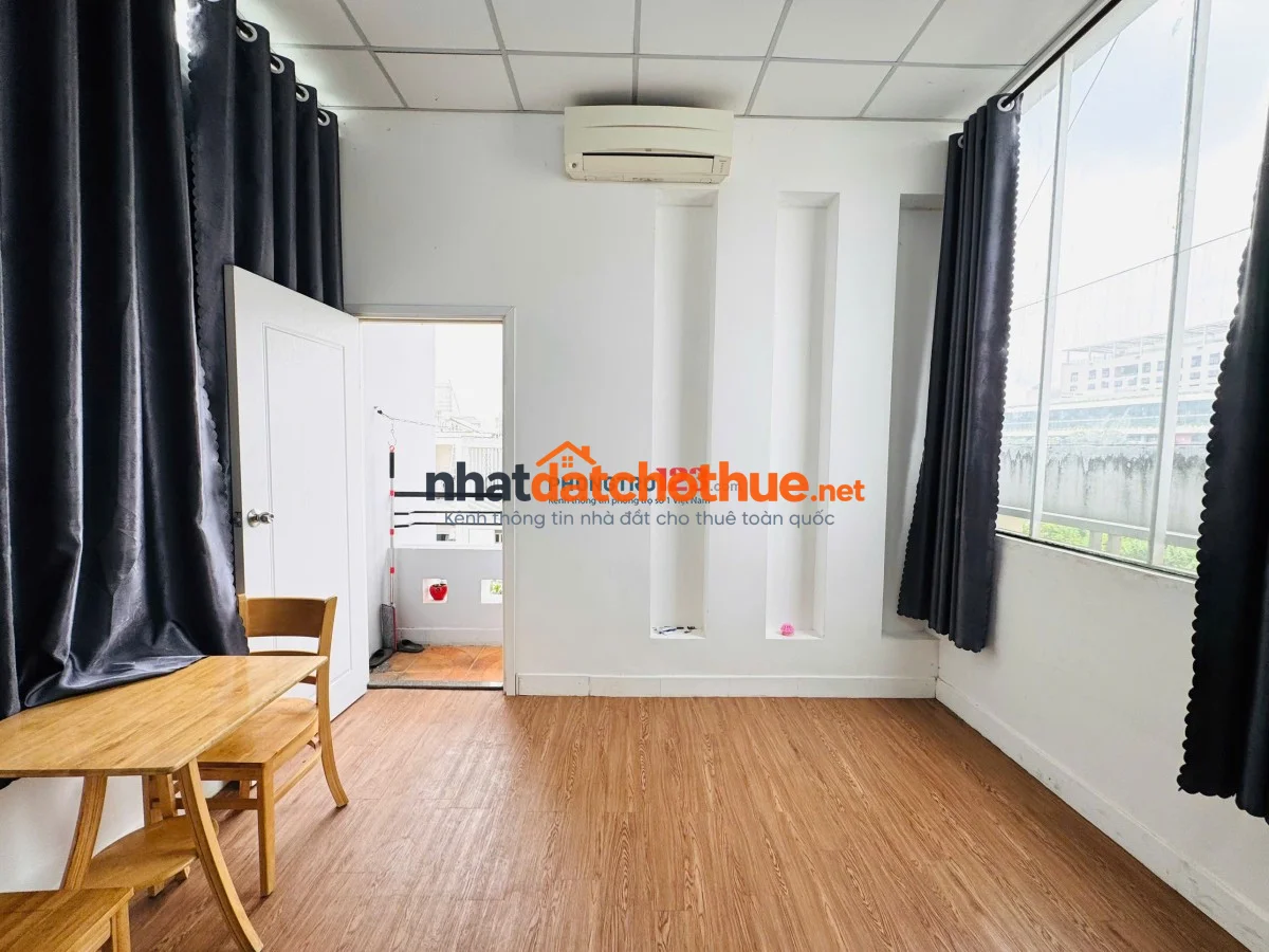 Cho thuê 1PN tách bếp gần VLU, IUH có ban công, đủ tiện nghi quận Bình Thạnh