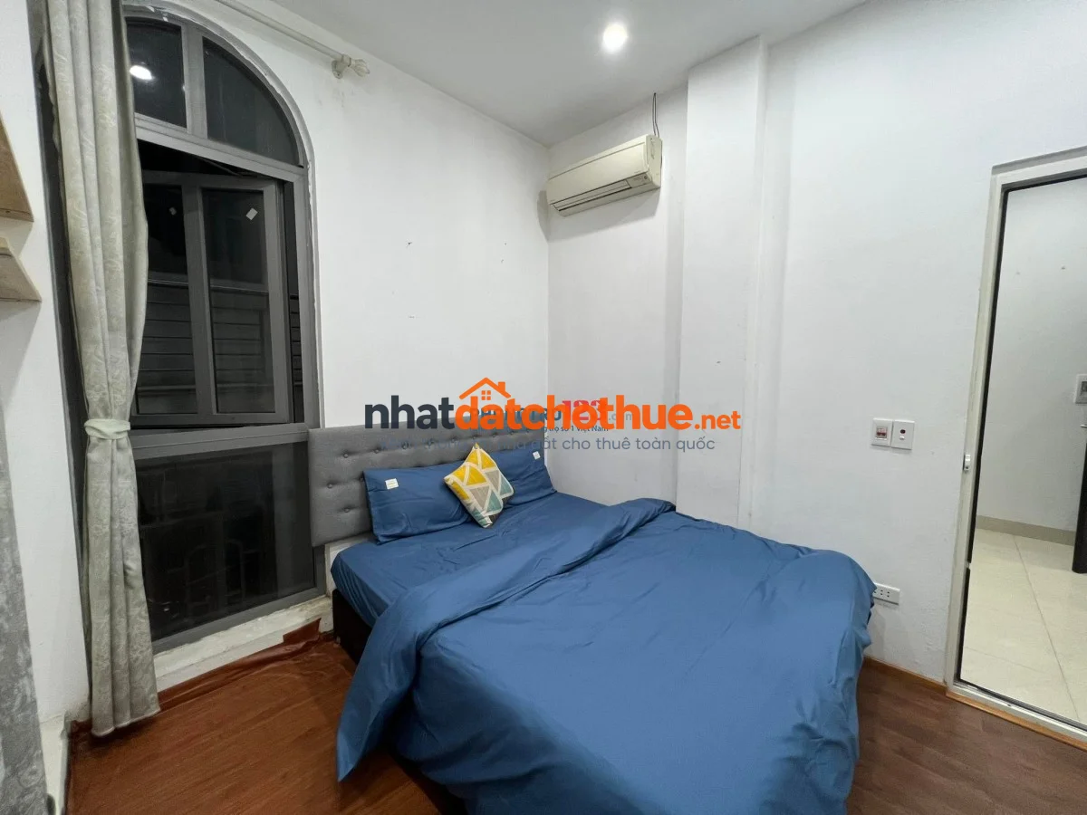 Cho thuê căn hộ 2 phòng ngủ ban công, máy giặt riêng 228 Âu Cơ 1