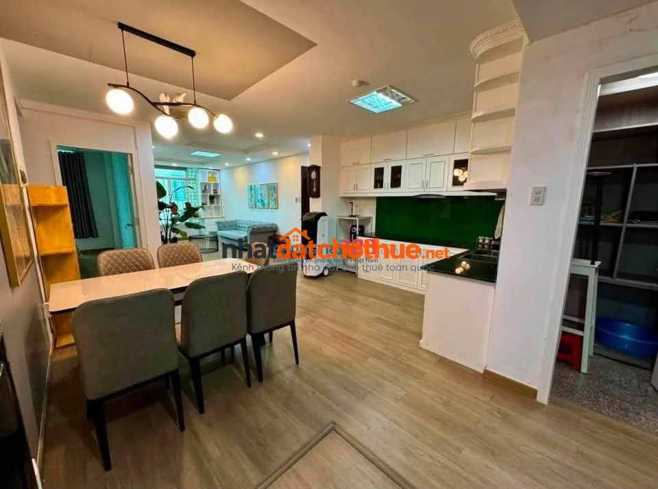 Cho thuê C/c Cộng Hoà Plaza căn 3PN giá thuê 15tr/th. Nội thất tốt.