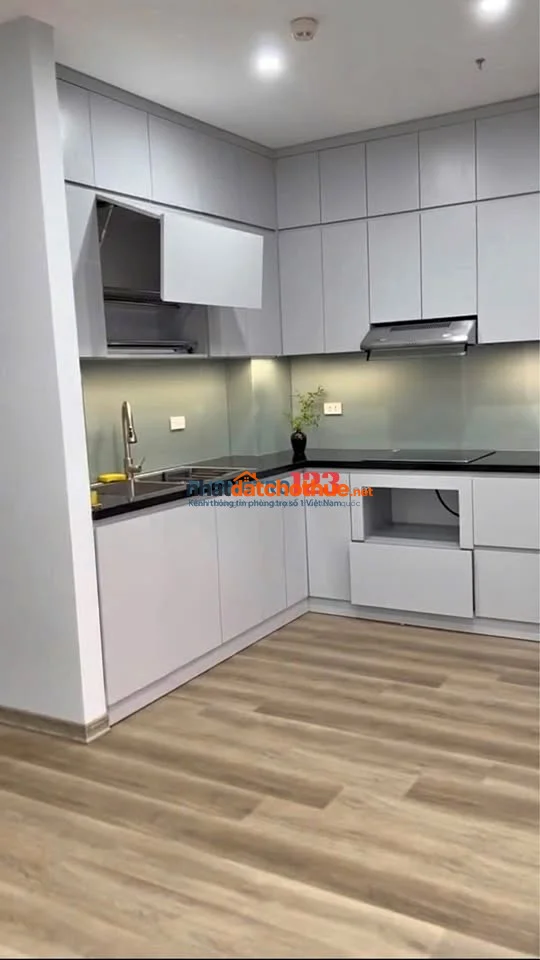 Cho thuê C/c Sky Center, căn 2PN giá 13tr5/th. Đ/c: 16 Phổ Quang, ph.Tân Sơn Hoà