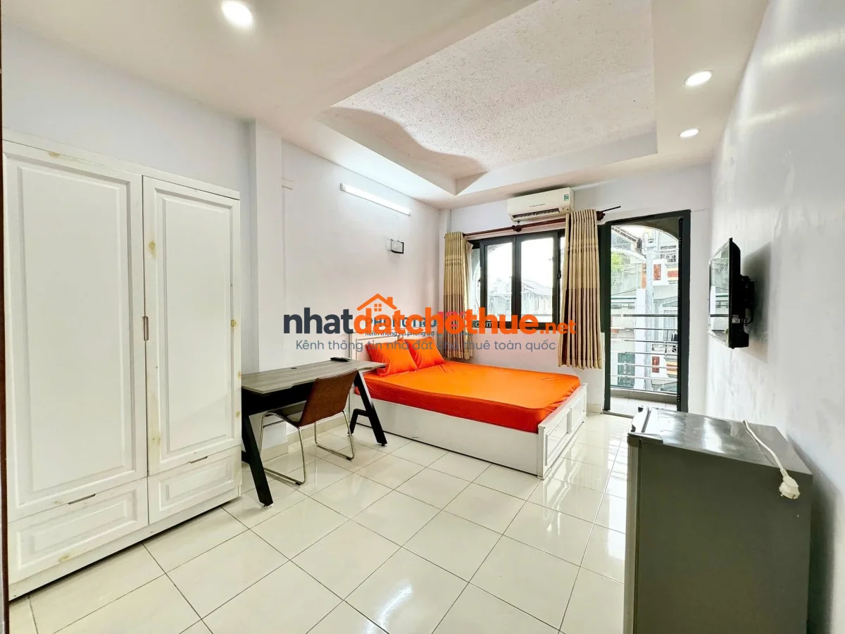 Studio cửa sổ trời thoáng mát - Bà Hom gần Công viên Phú Lâm 1