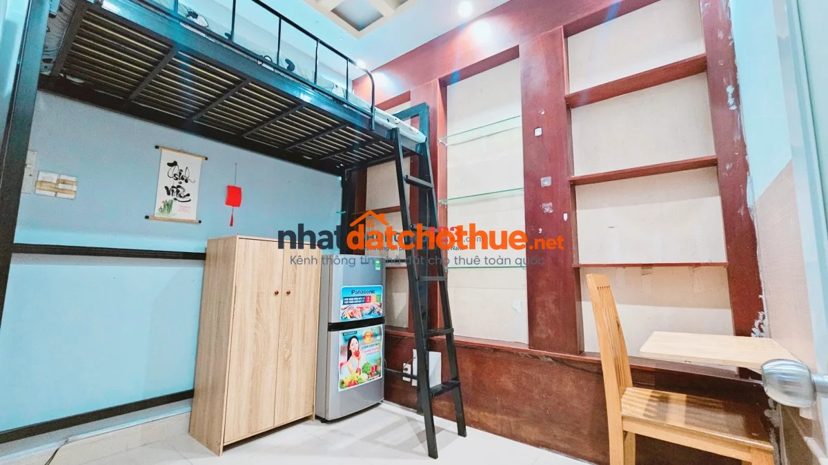 Phòng nhỏ xinh cho 1 người, full nội thất cơ bản (máy quạt), ngay Hàng Xanh !