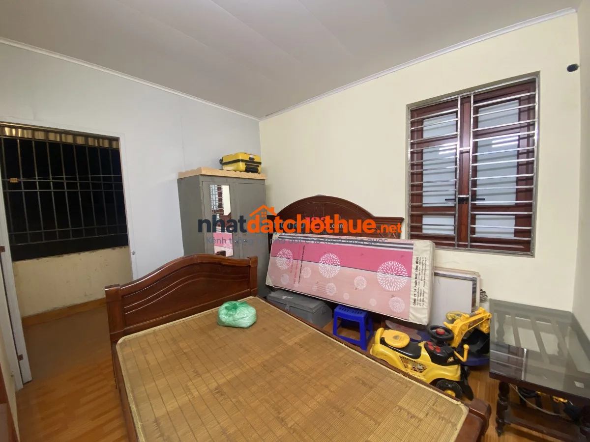 Chính chủ cho thuê phòng điều hoà, nóng lạnh, giường, nệm,máy lọc nước RO, sân để xe