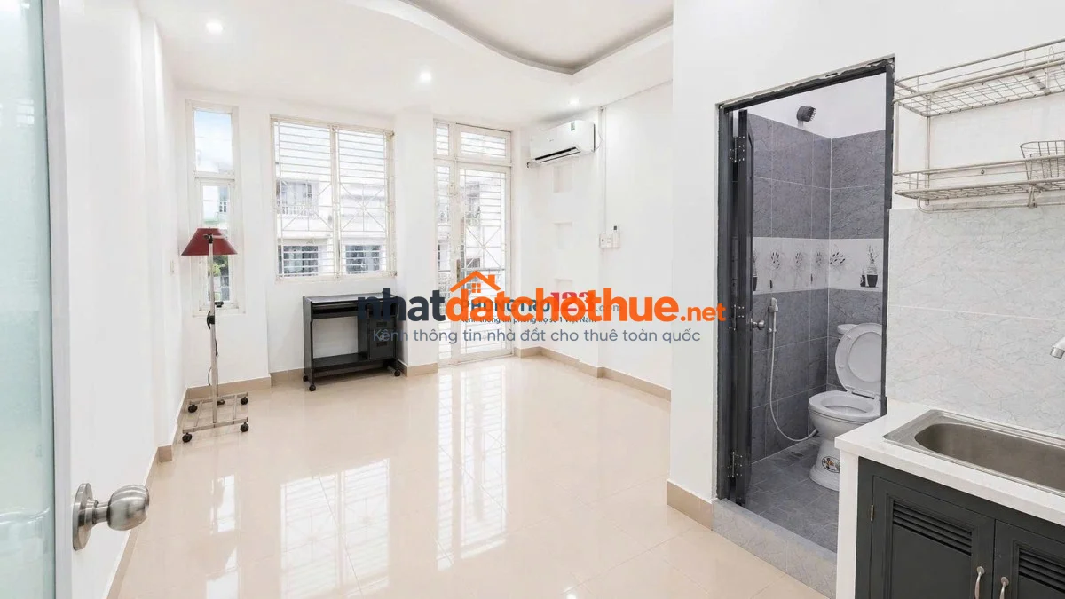 Thuê ngay phòng trọ 28m2 ban công full nội thất ngay Nguyễn Xí gần Văn Lang CS3, UTH giáp Quận 1,3 1