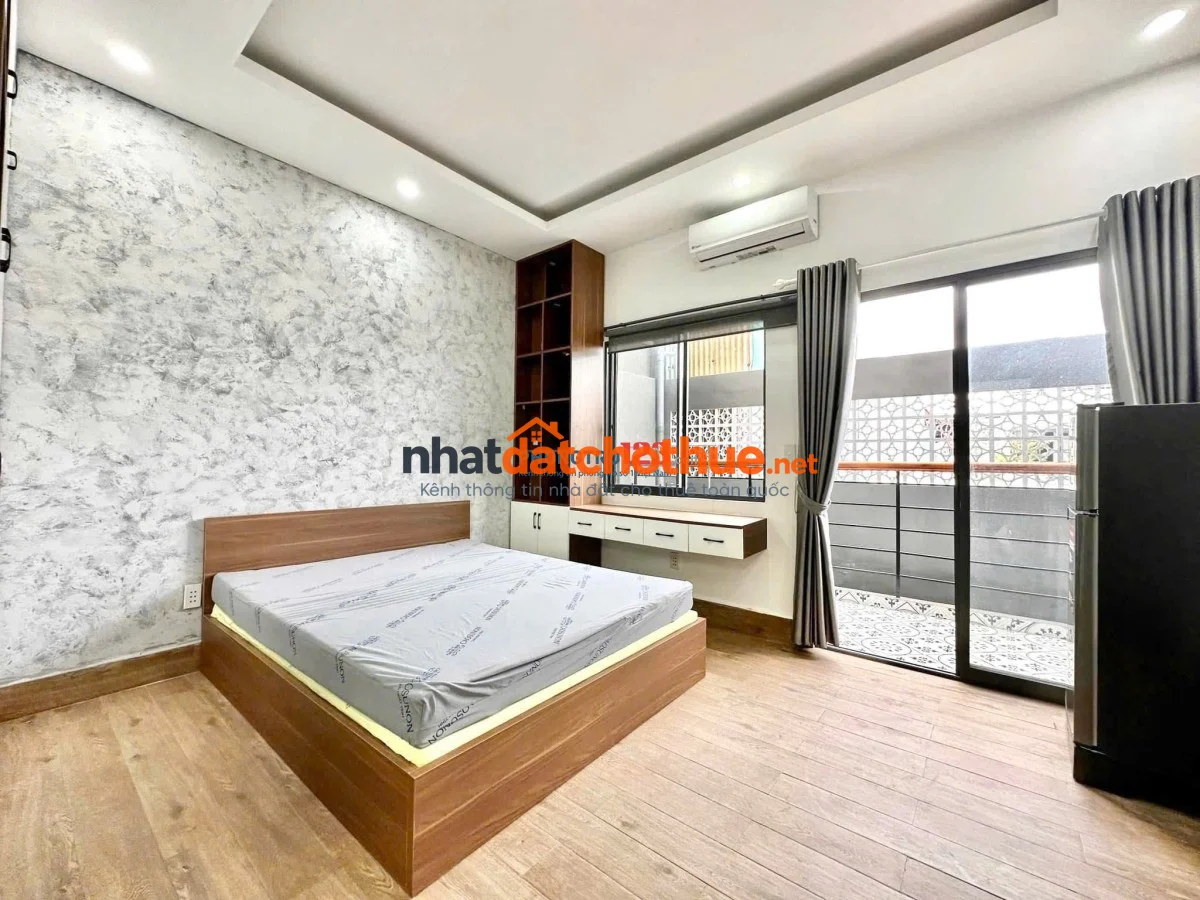 CHO THUÊ 1 PHÒNG NGỦ 40M² BAN CÔNG THOÁNG GIÁP Q1 – TRẦN QUANG DIỆU, PHÚ NHUẬN