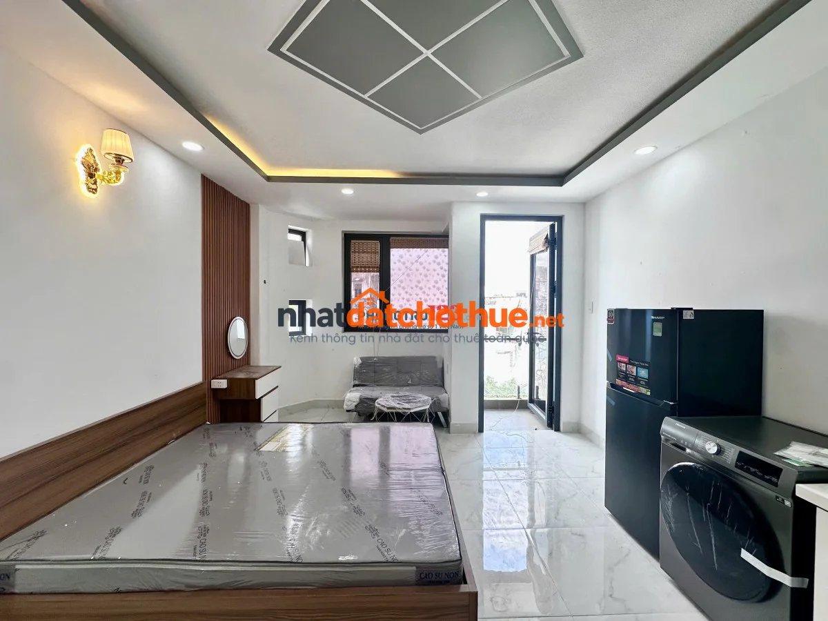 Căn hộ dịch vụ ban công riêng, siêu thoáng, gần các trường đh Hutech, Uef, Đh Giao thông vận tải…. 1