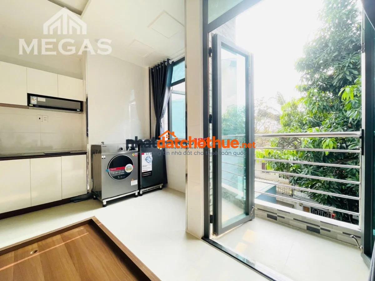 Studio ban công + máy giặt sấy riêng, giáp Q10 – giá tốt
