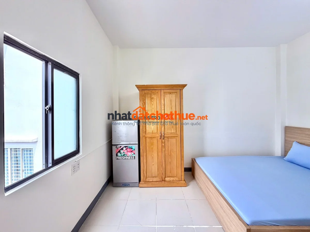 PHÒNG CỬA SỔ THOÁNG NGAY XÔ VIẾT NGHỆ TĨNH SAT VÁCH HUTECH, 2' RA BỜ KÈ TẦM VU 1