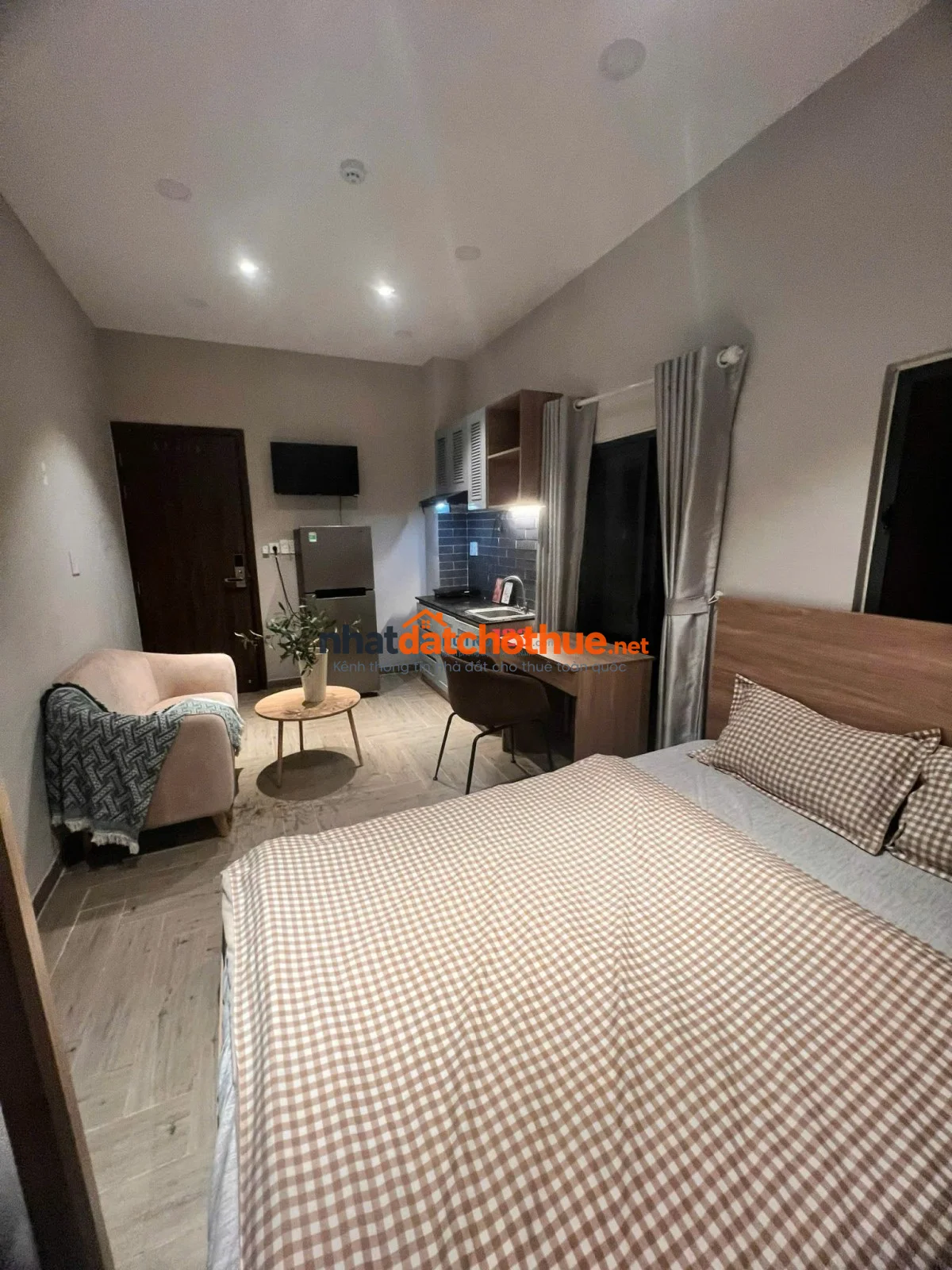 Kế bên HỒNG BÀNG, HUTECH, VLU, UEF Cho thuê căn hộ 40m2 mới full nội thất | FREE GYM - Nơ Trang Long 1