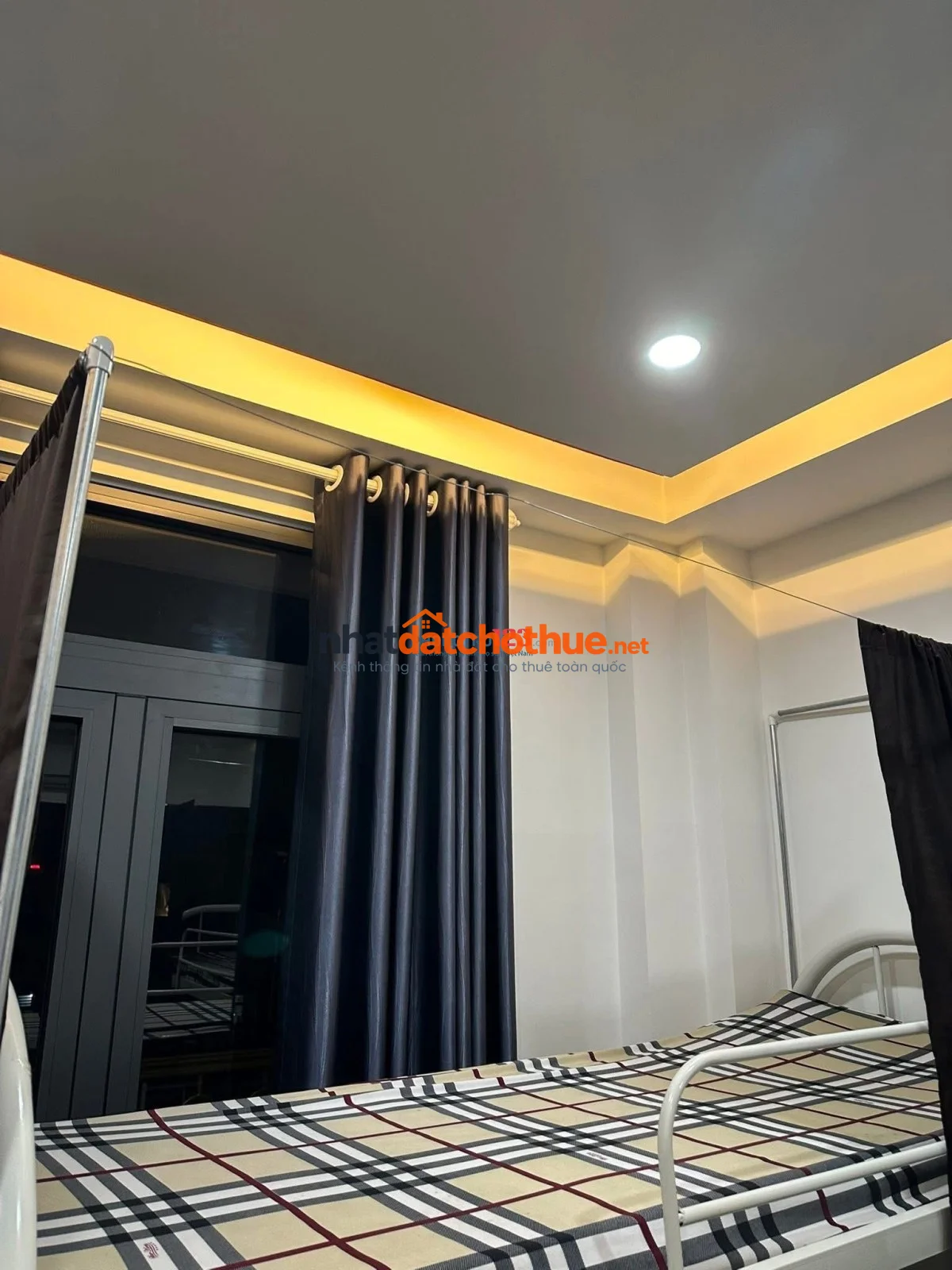 KTX Nam Nữ cách cổng chính IUH 5' đi bộ 1
