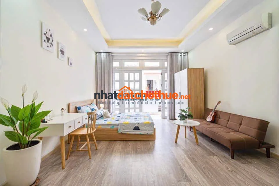 Cho thuê căn hộ có máy giặt riêng, ban công lớn gần ngã tư Phú Nhuận 1