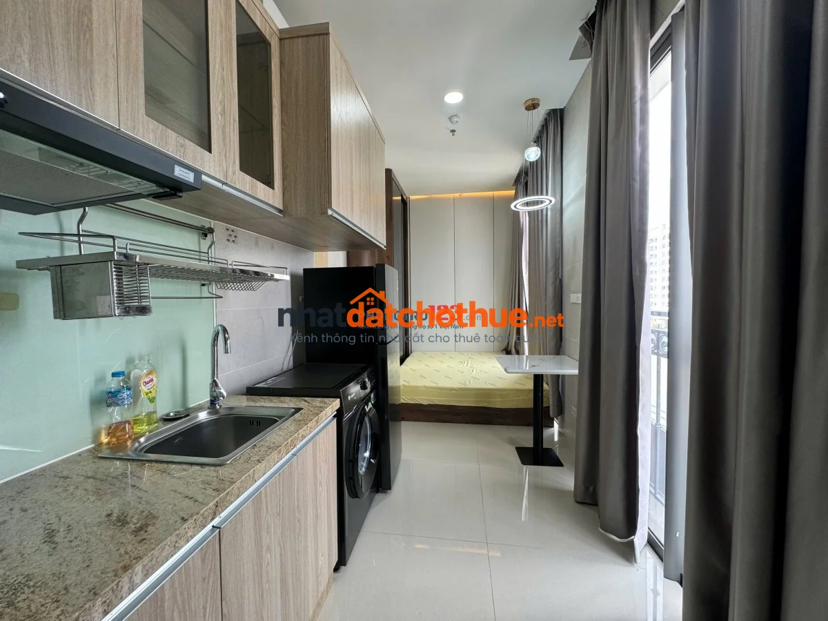 PHÒNG BAN CÔNG LỚN-BẢO VỆ-THANG MÁY-FULL NỘI THẤT-MÁY GIẶT RIÊNG-XVNT GẦN HÀNG XANH UEF HUTECH UTH