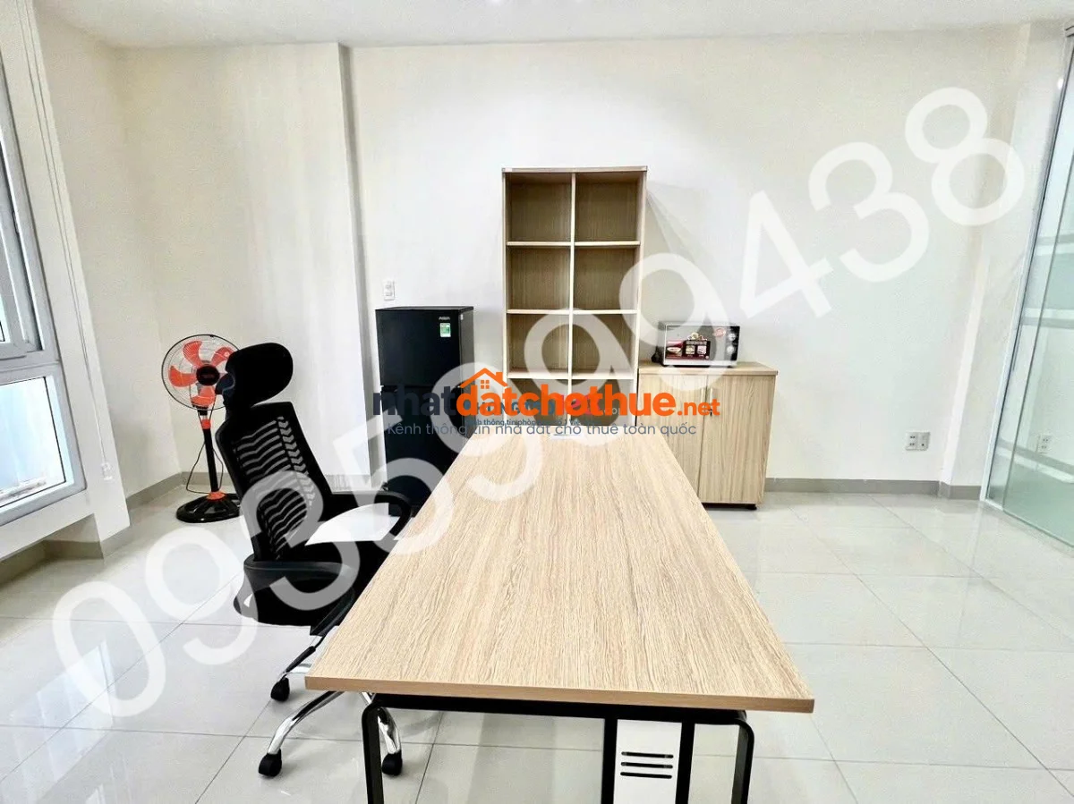Cho thuê văn phòng 68m2 có sẵn bàn ghế cho 10 nhân sự, sẵn phòng họp 1