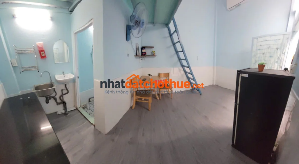 phòng gác cao 2m Ung văn khiêm Tân Cảng có nhận xe điện phòng như clip