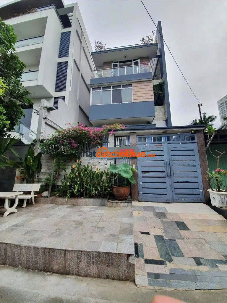 15tr mặt bằng mặt tiền 250m2 trong villa đg Nguyễn Hữu Thọ Q7 1