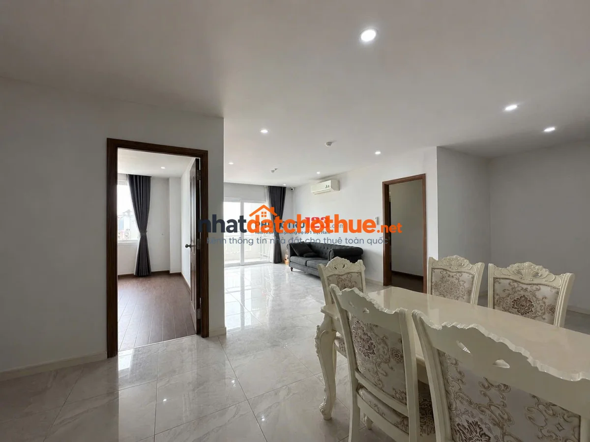 Cho thuê căn hộ chính chủ 2PN + 2WC rộng sẵn nội thất cơ bản, nằm ngay vị trí trung tâm thành phố